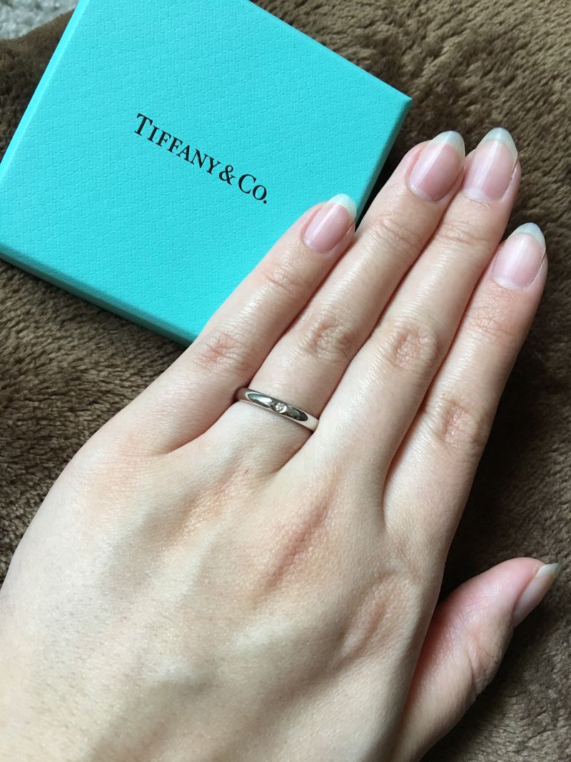 ずっと憧れていたティファニーの結婚指輪でデザインはシンプルなものが