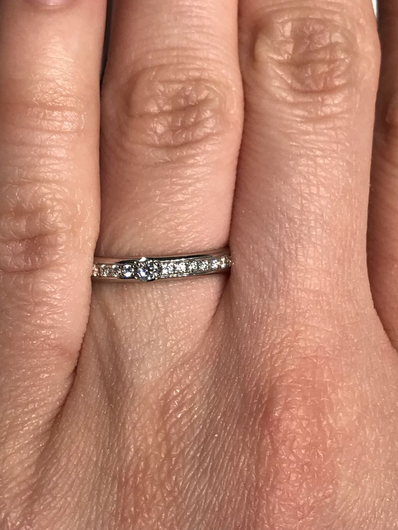 ハーフエタニティリングを探しに行き、このデザインを試着させて頂き