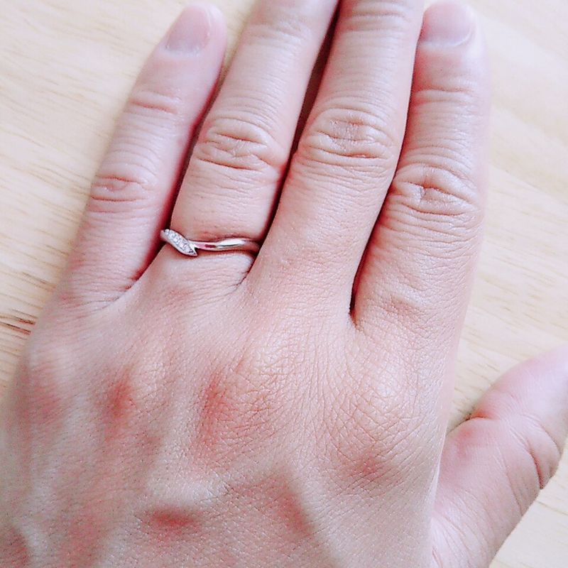 指輪1 俄の中で様々な指輪を試させて頂いて一番、自分の手に似合う初桜にし