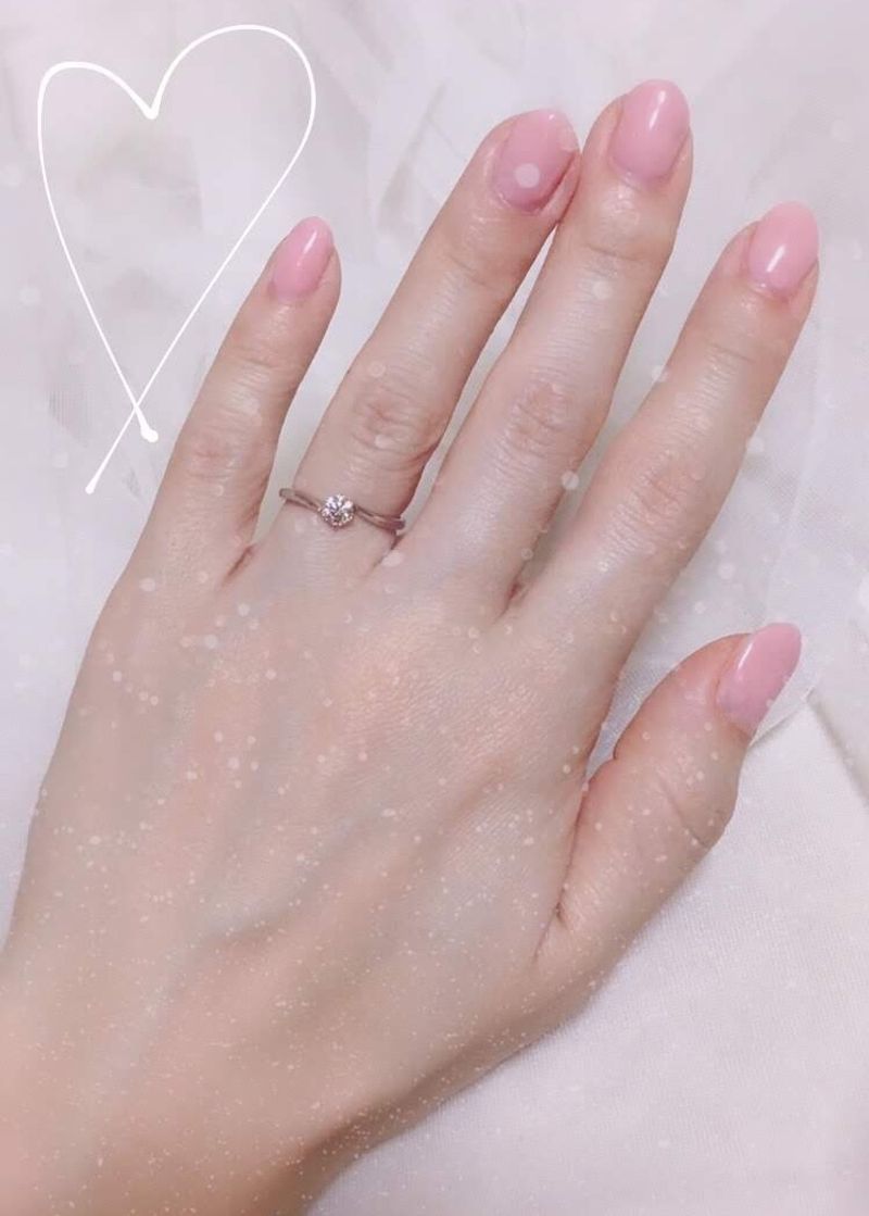 もともとは王道のシンプルなかぎ爪にしようと思っていたのですが、店員