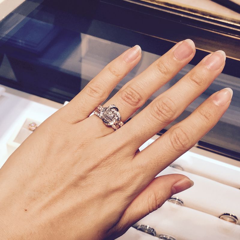 ブシュロン指輪 華やかさ、可愛らしさ、重ね付けしたときのマッチ感すべて兼ね備え