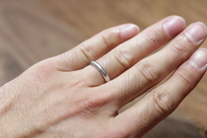 カルティエ　結婚指輪　プラチナ 婚約指輪がカルティエだったので結婚指輪もカルティエにしました