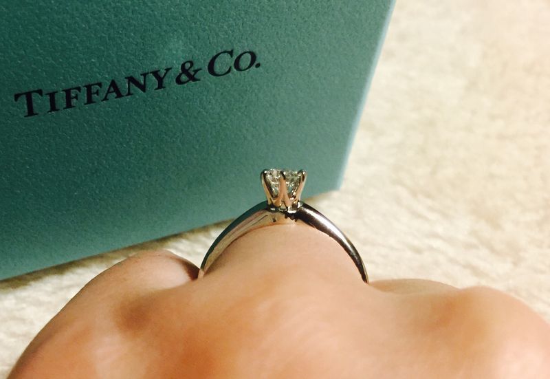 マリッジリングはエタニティタイプが良かったので、エンゲージリングは