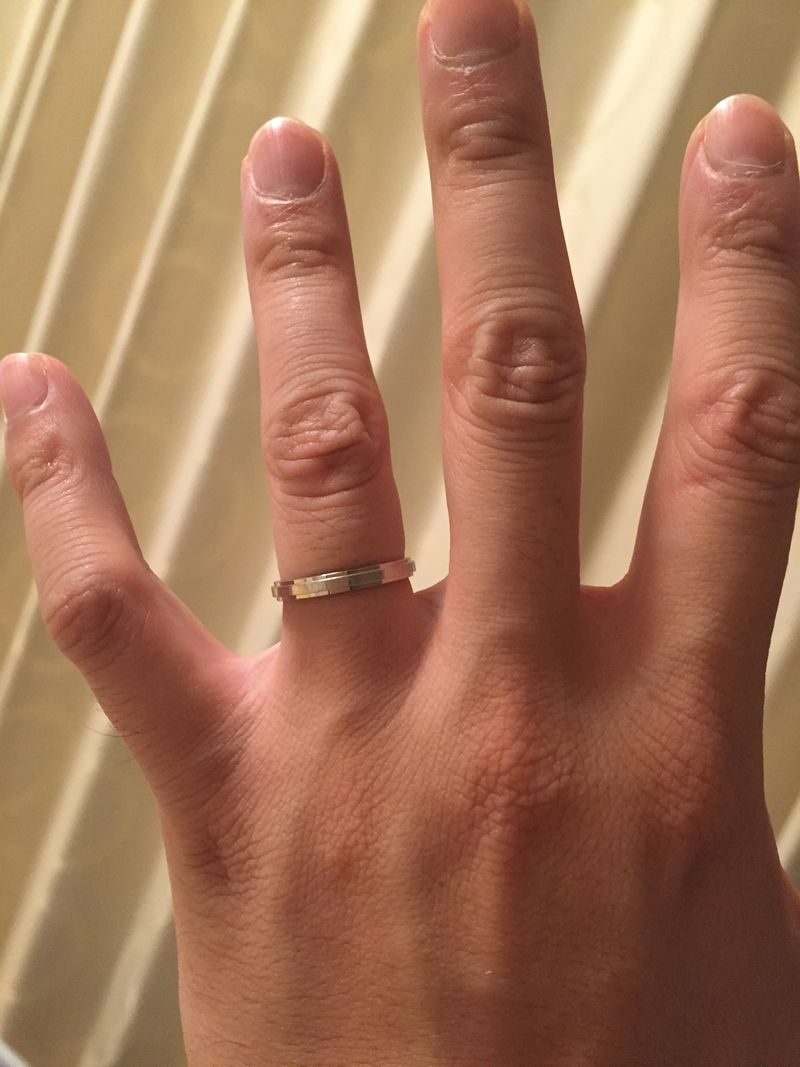 カルティエ　結婚指輪　プラチナ 妻の希望もあり、カルティエで購入しました。 シンプルなプラチナ