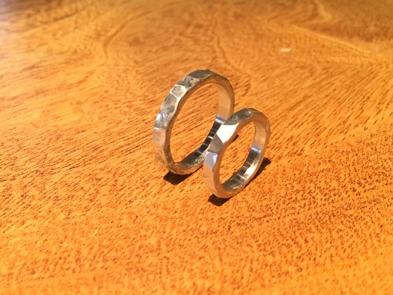 槌目模様の指輪が2人で気に入ってしまいました！ 他店でも槌目模様の