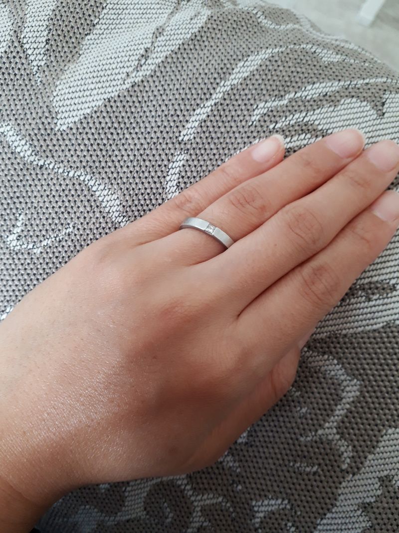 憧れのHARRY WINSTON。主人もお揃いのデザインでつけたいということで