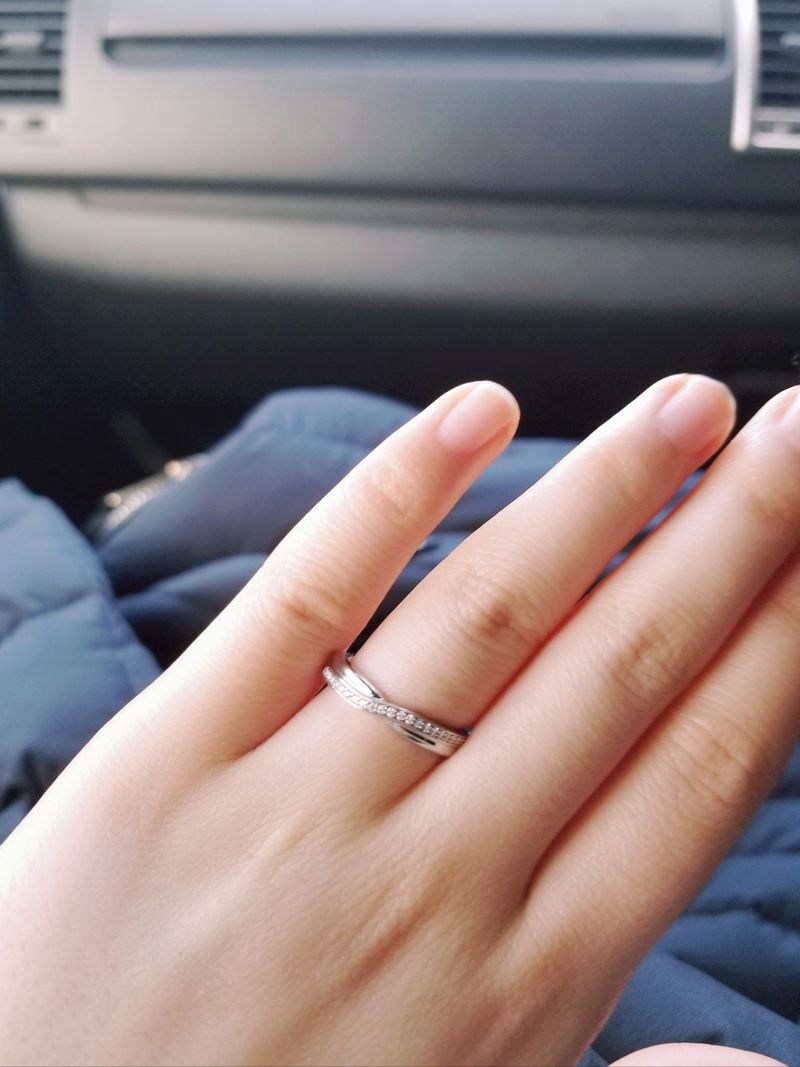 ネットで見たときはデザインが太くて大きいかな？と不安だったのですが