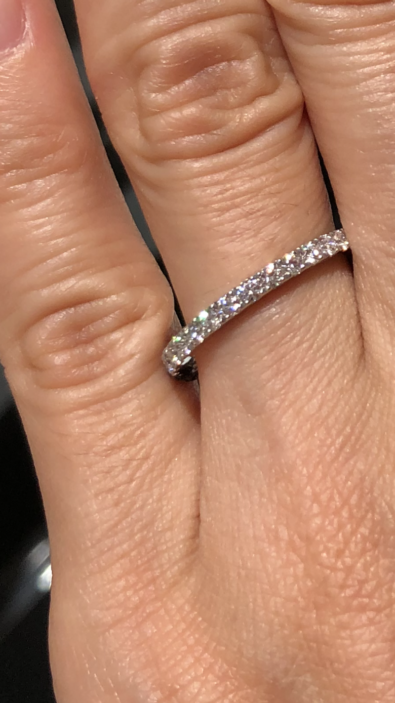 結婚10周年記念でエタニティリングを探していました。いろんなブランド