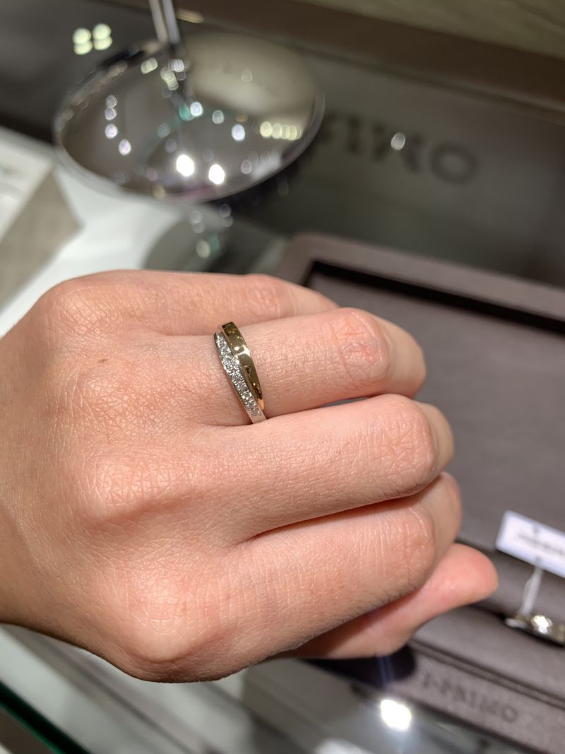 I-PRIMO プラチナダイヤモンドリング 指輪を重ね付けしたようなデザインで、とても華やかです。プラチナ