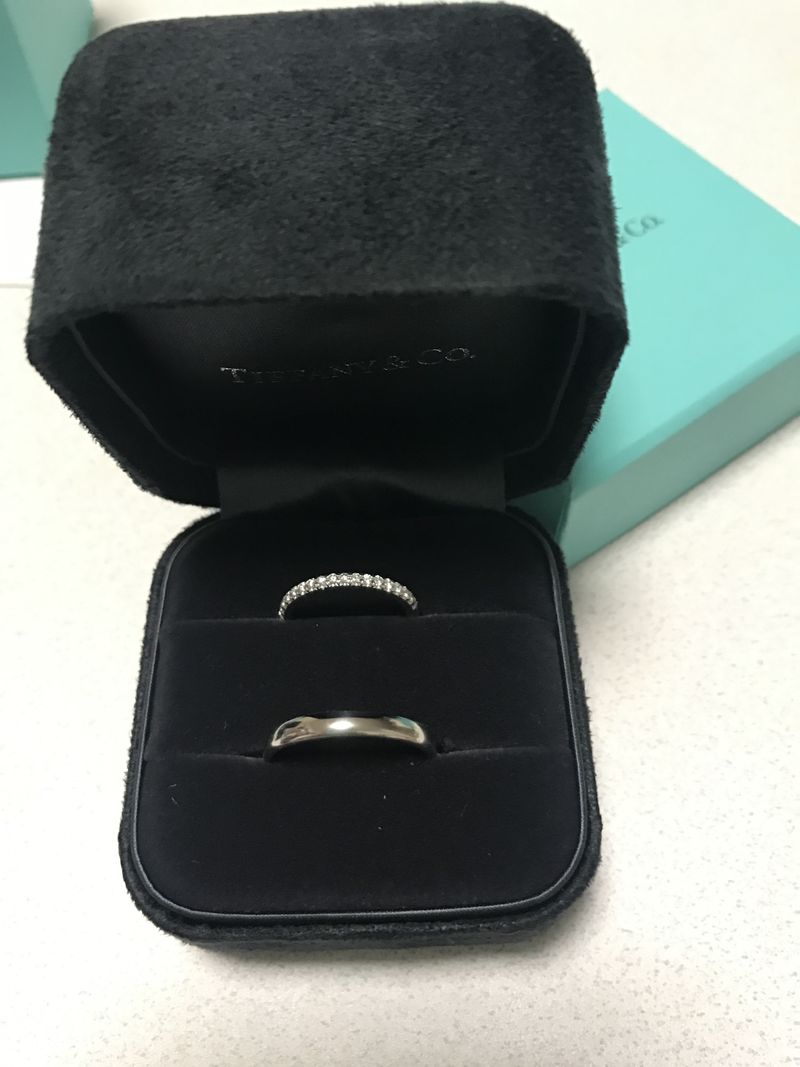 フルエタニティよりハーフエタニティの方がサイズ変更ができ、お葬式の