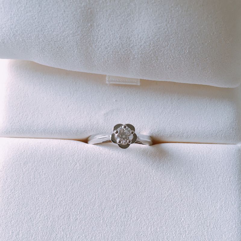 CHANELのカメリアコレクションのエンゲージメントリングです