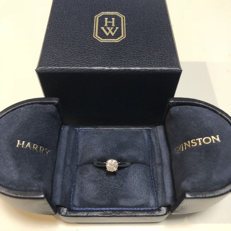 ★HARRY WINSTON★ ラウンド ソリティア ダイヤリング 婚約指輪 ダイヤモンド・ソリティア・エンゲージメントリング｜ハリー・ウィンストン