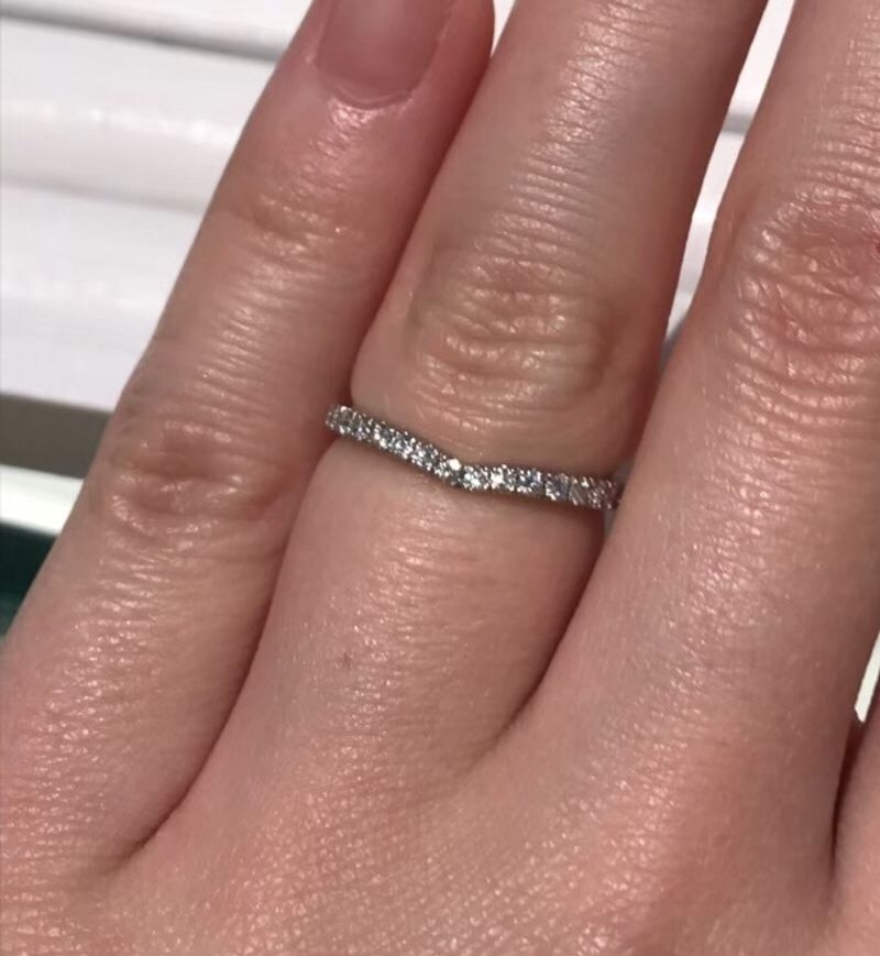 ポンテヴェキオで最初に目に留まった結婚指輪です。ハーフエタニティ