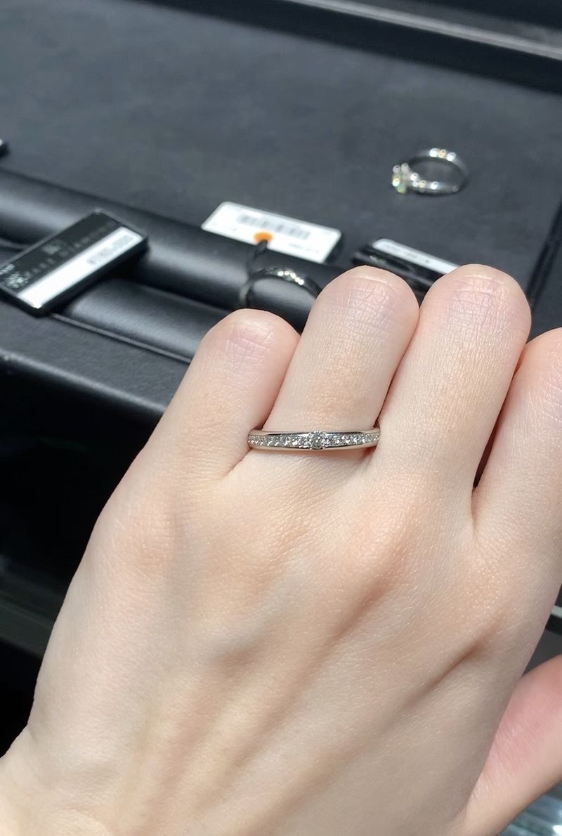 元々ハーフエタニティで探していて、中でも付け心地の良い指輪がいいな