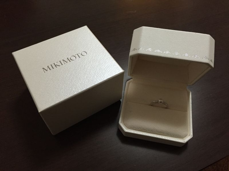 ミキモトMIKIMOTOパールリング　　箱、ケース付き 婚約指輪といえばダイヤモンドですが、今後の冠婚葬祭などを考えて