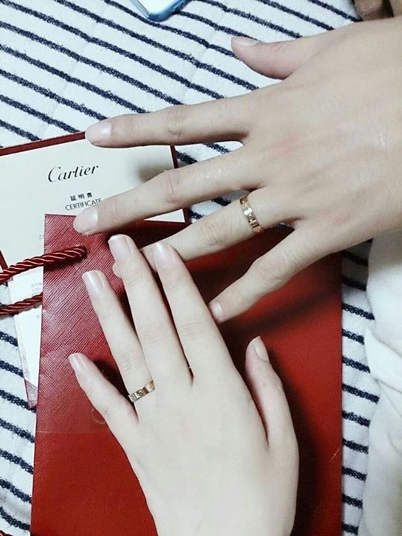 カルティエ　結婚指輪　プラチナ ずっと憧れだったラブリングですがプラチナだとかなり高くなるので諦め