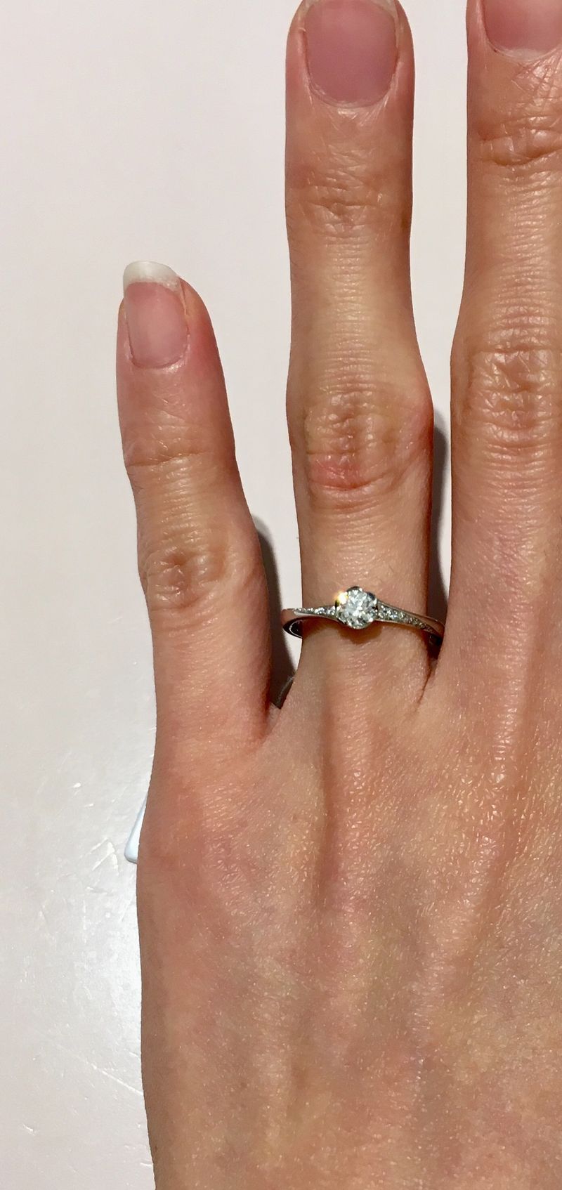 トレセンテオリジナルのフローラセッティングはダイヤモンドを留める爪