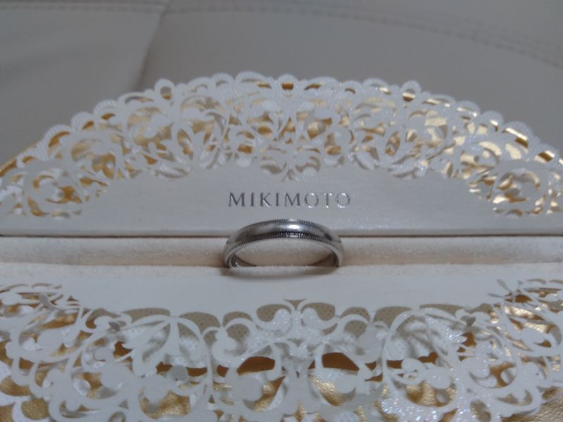 男性用でシンプルなプラチナの指輪を探していました。いくつか試着させ