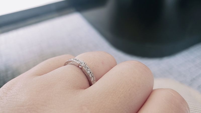 普段使いのできるキラキラの指輪が希望でした。ハーフエタニティの