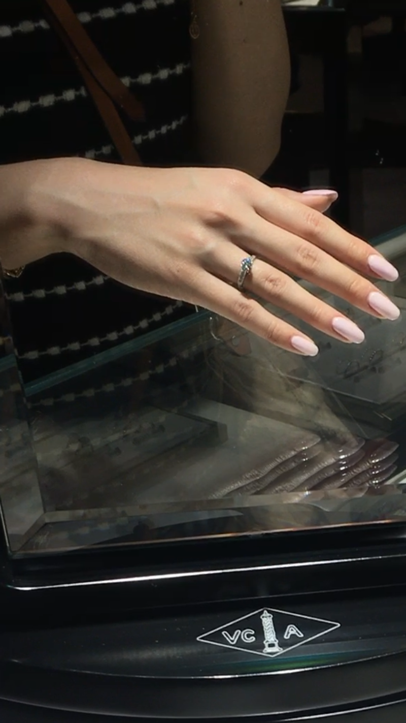 ヴァンクリーフ&アーペル ロマンスソリティアダイヤリング (0.7カラッ