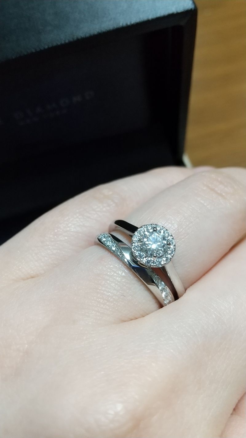 セントパトリックの婚約指輪に一目惚れしていたので、それと重ねづけの