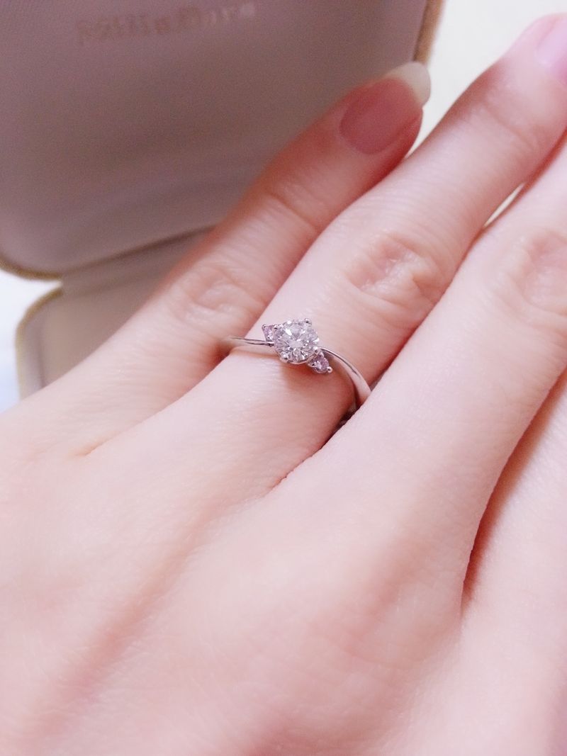 元々婚約指輪は購入する予定ではありませんでしたが、結婚指輪を探す