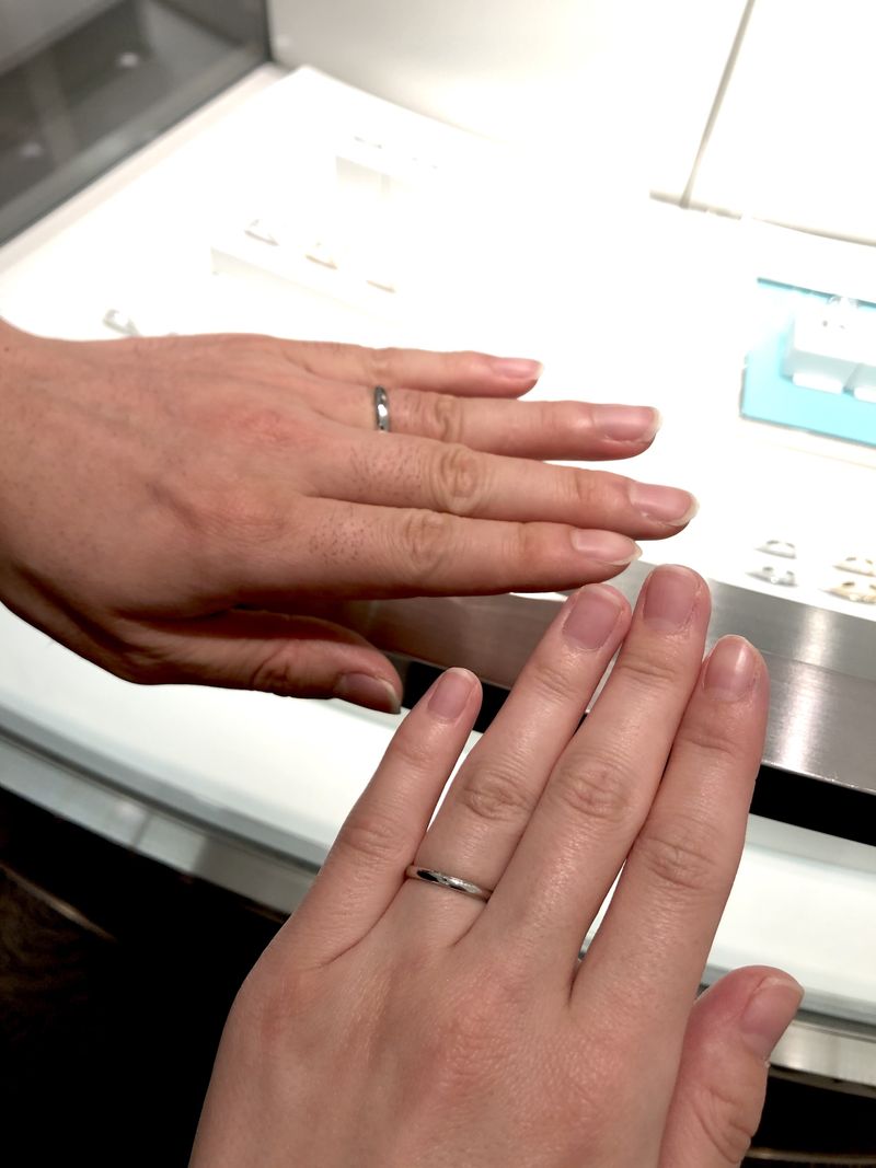 私はティファニークラシック バンドリング2mm、彼は3mmを購入しました