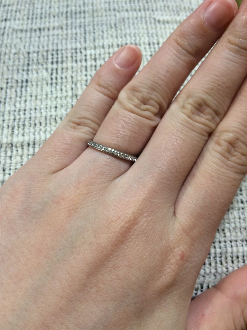 結婚指輪と重ねづけできる、ハーフエタニティで探していました。金額も