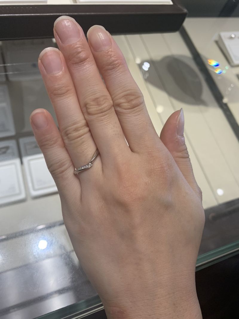 初めて俄の指輪を着用しました。この初桜という指輪はVラインで