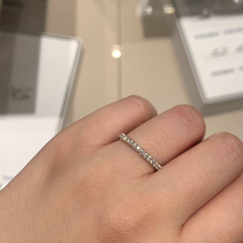 ミキモト　プラチナ　ダイヤモンドリング　エンゲージ　エタニティリング 小さなダイヤモンドが一周連なっている、フルエタニティリングという