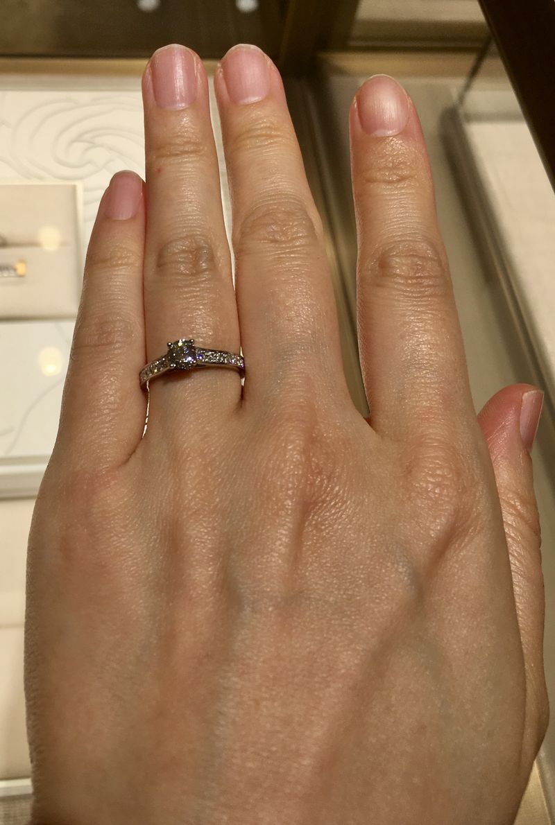 ホームページで事前にチェックしていた1895 ソリテール リングです