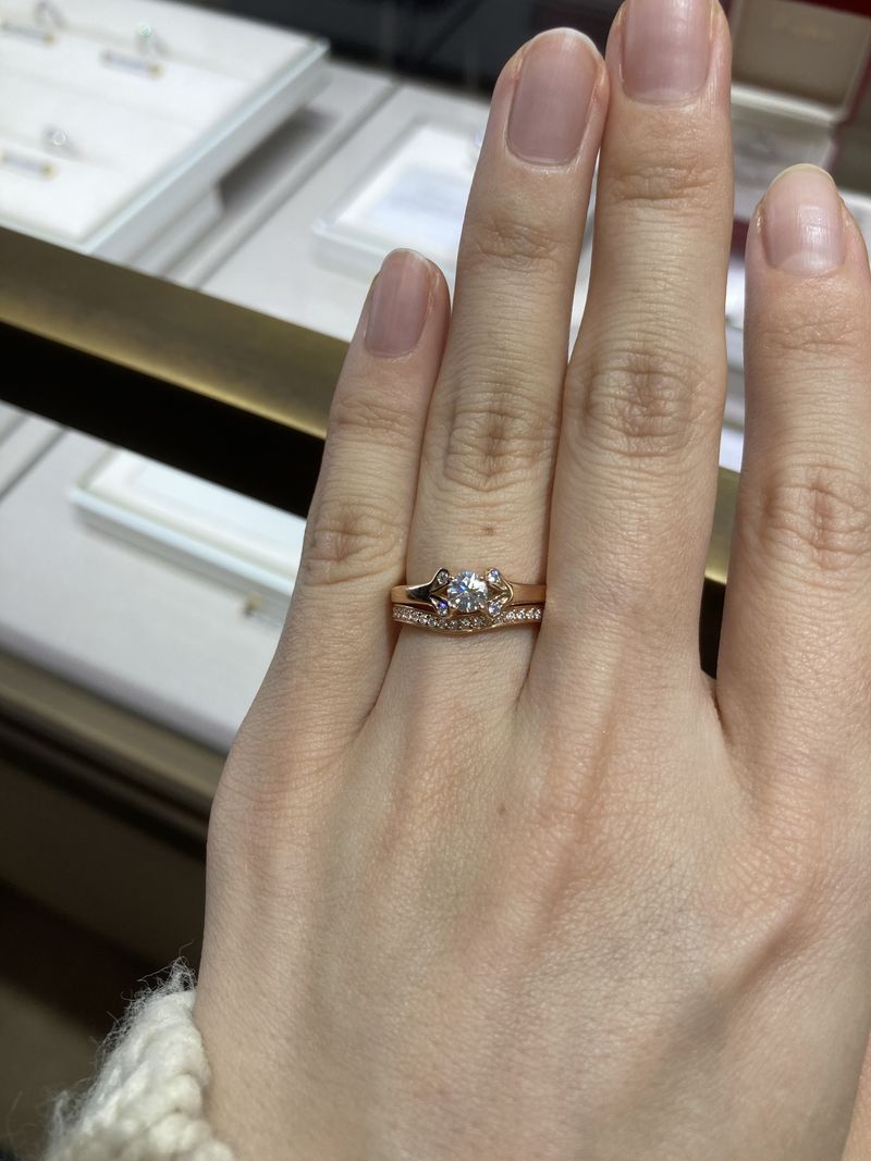 カルティエ定番のバレリーナです。知っている人なら一目でわかる