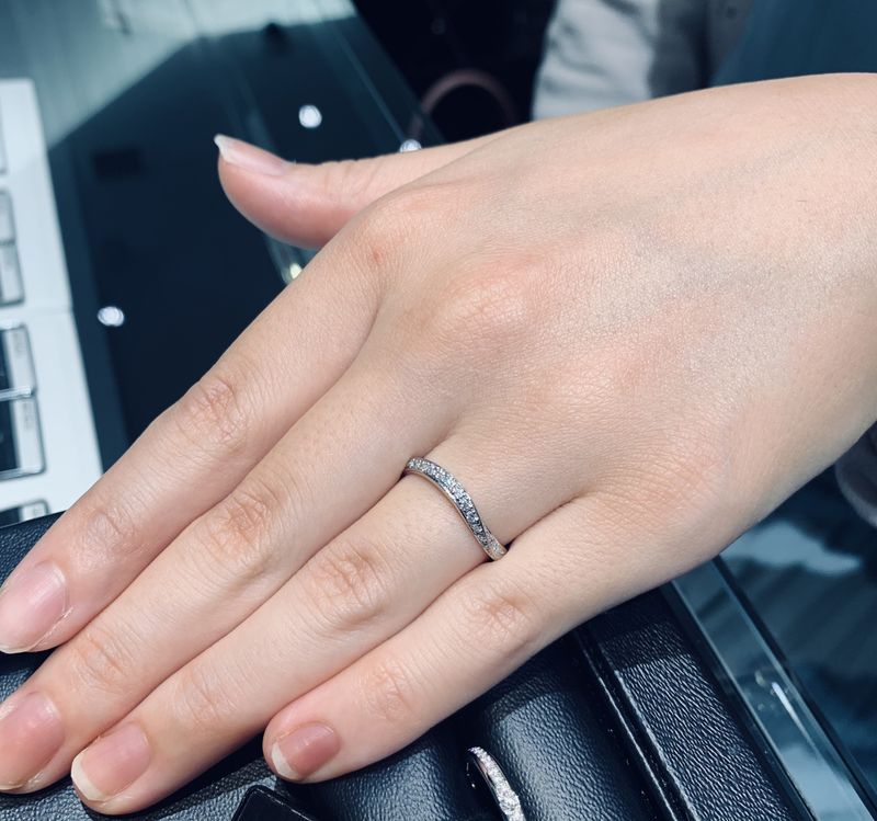 ハーフエタニティで、自分の指に合ったウェーブラインであること。世界