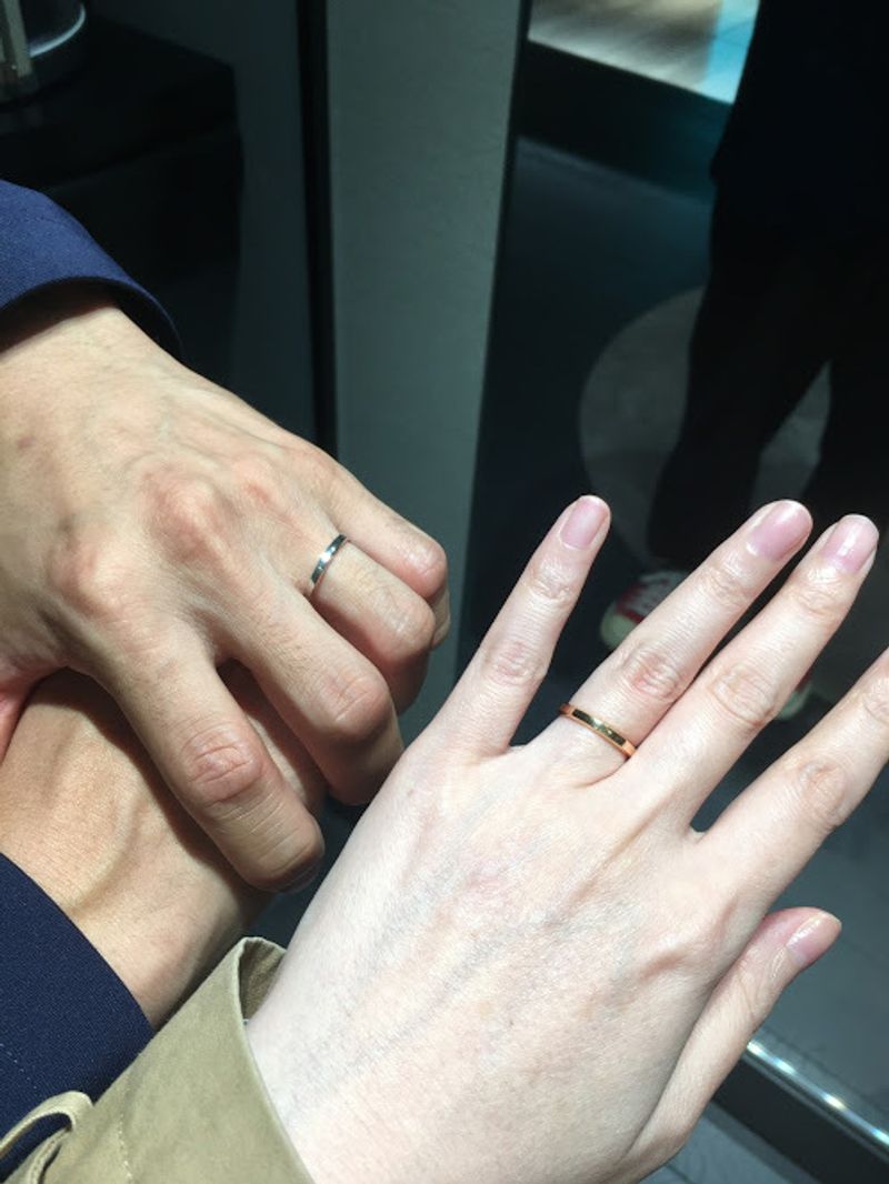 付けた時の印象がとても素敵でした。少し斜めにカットされたデザインで