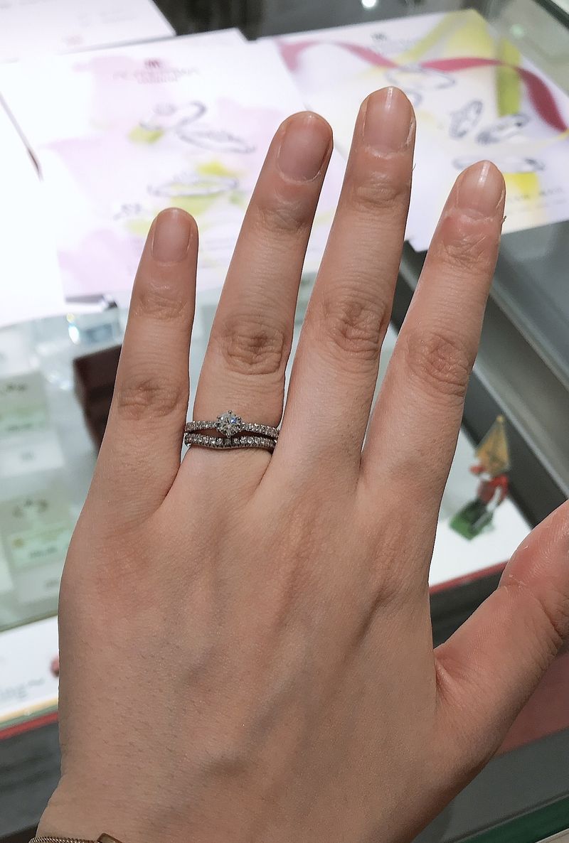 本日限定　モニッケンダム　ダイヤモンド　パヴェリング　Pt900 0.61ct パヴェダイヤがついた婚約指輪で探していたときに試着しました