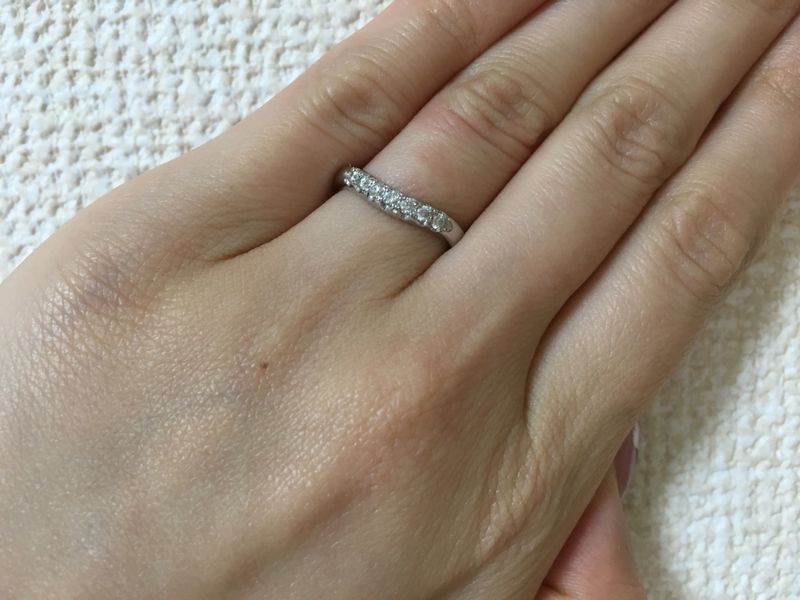 ミキモト ハーフエタニティ ダイヤモンドリング　（11号） 夫のはシンプルなデザイン、私のはハーフエタニティでダイヤが7つ入っ