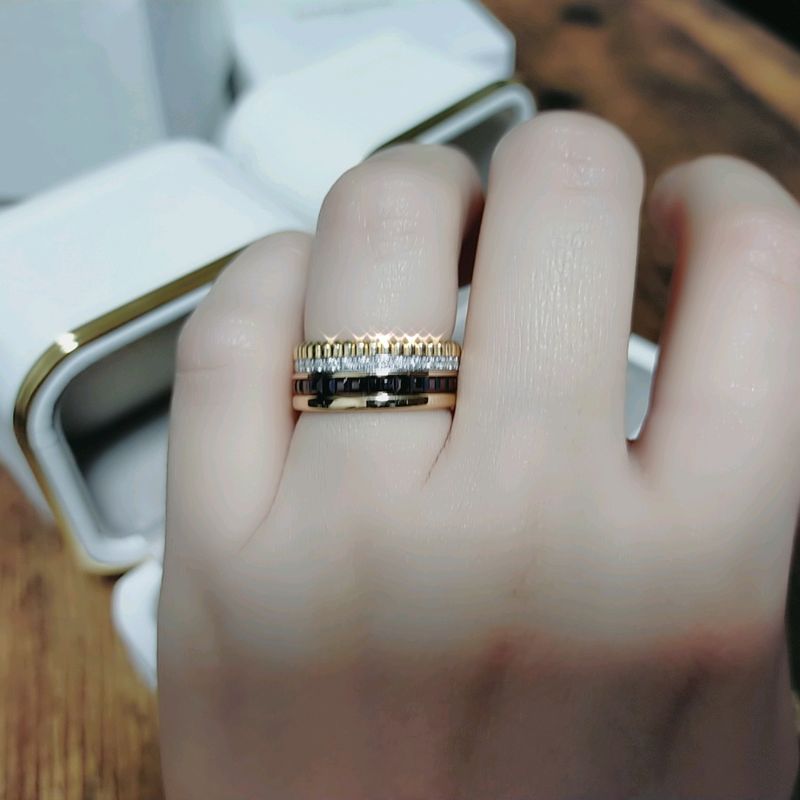 ずっとこの指輪にしようと決めていたので即決でした。裏の刻印もとても