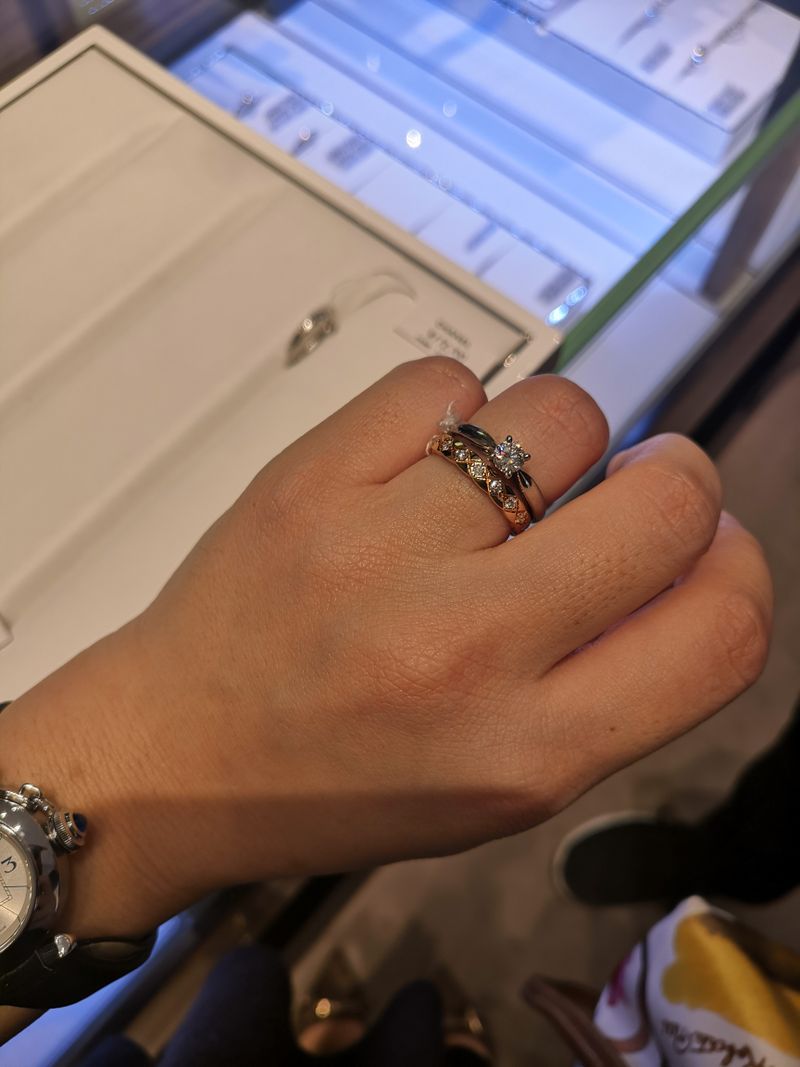 かまぼこほど厚みもなく、平内ほど指当たりが気にならない、薄い