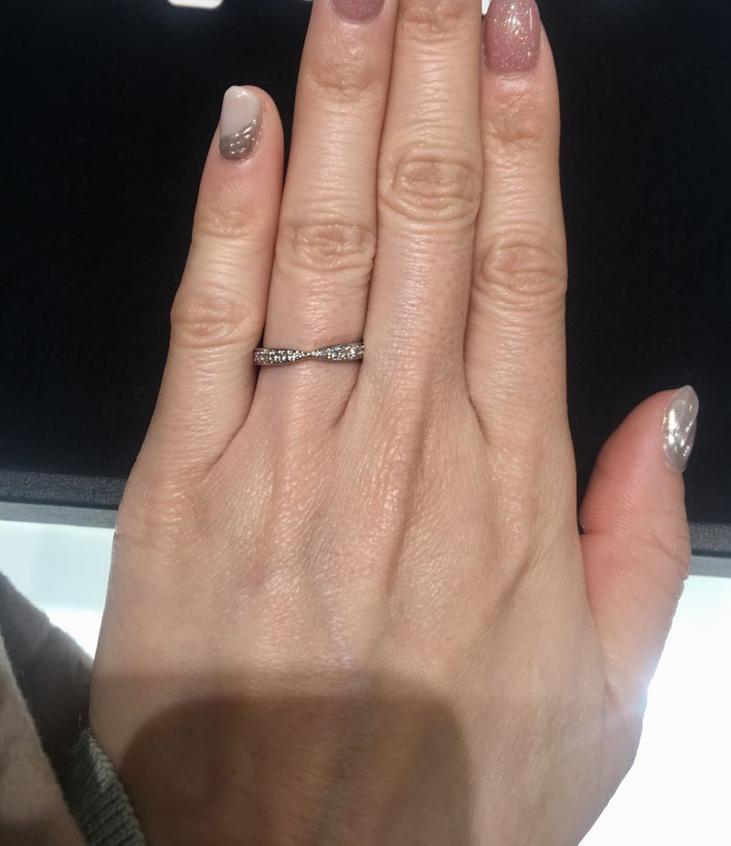 ハーフエタニティの指輪を見せていただきました。あの有名なハーモニー