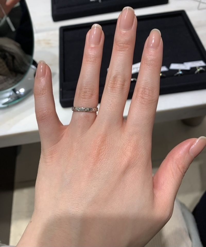 シャネル ココ クラッシュです。 他のブランドには無いデザインです