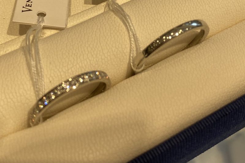 値段が比較的お安いのにダイヤモンドは最高ランク、輝きも綺麗でお値段