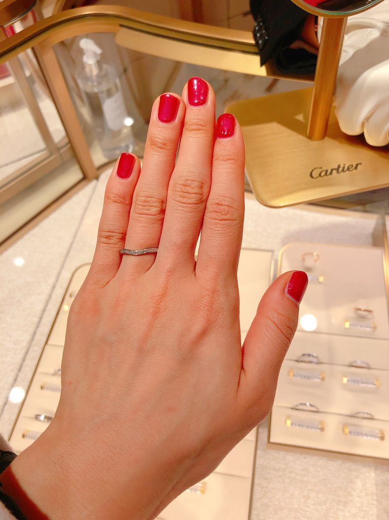 人気のバレリーナシリーズのハーフエタニティ 結婚指輪にしては