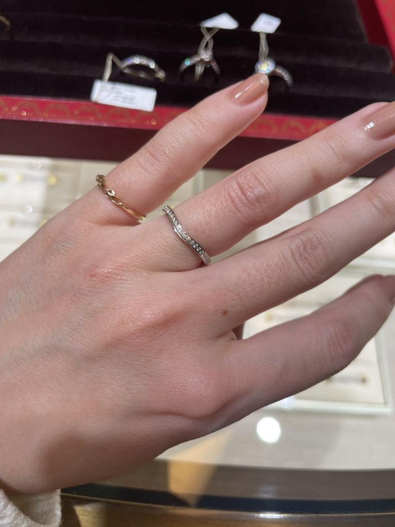 ハーフエタニティと決めていた為、ハーフエタニティの指輪を試着させて