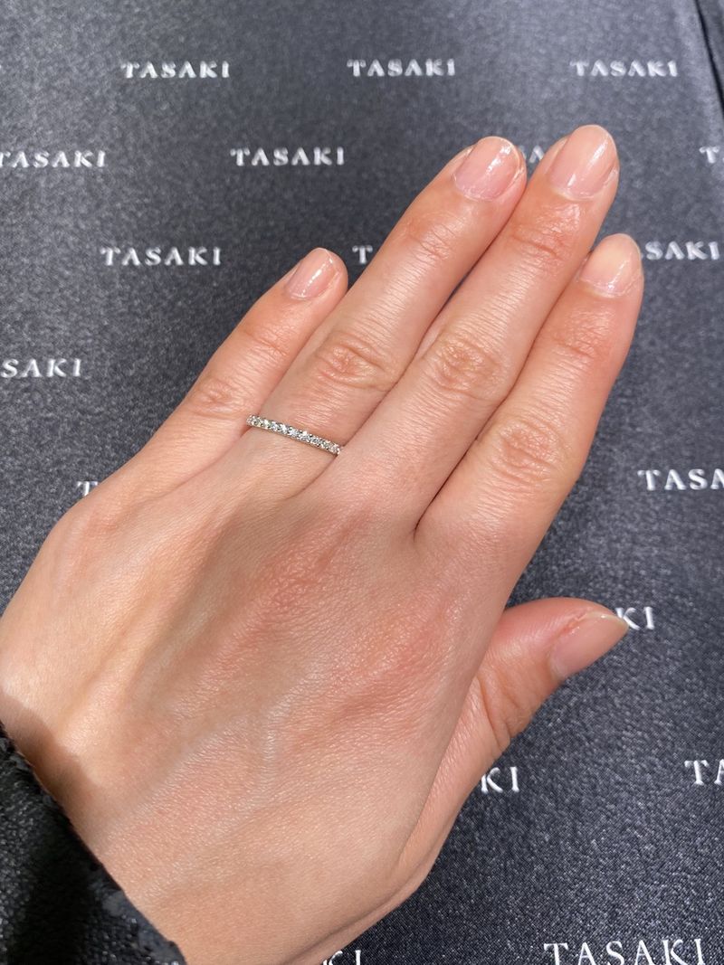 ハーフエタニティーを探していてこちらがとても幅も輝きも、 また