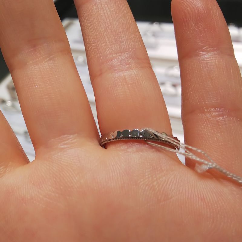 メイプル I PRIMO ダイヤモンドリング 3セット くどくなく、寂しすぎない、スリーダイヤのデザイン。真ん中に0.2ctの