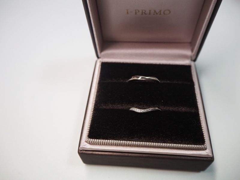 指がキレイに見えるV字 ・婚約指輪を買わないため、ダイヤ付き（新婦の