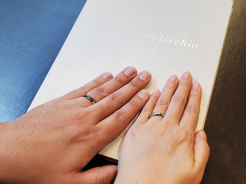 男性用にも石の付いた指輪を探していたところ、女性用にはホワイト