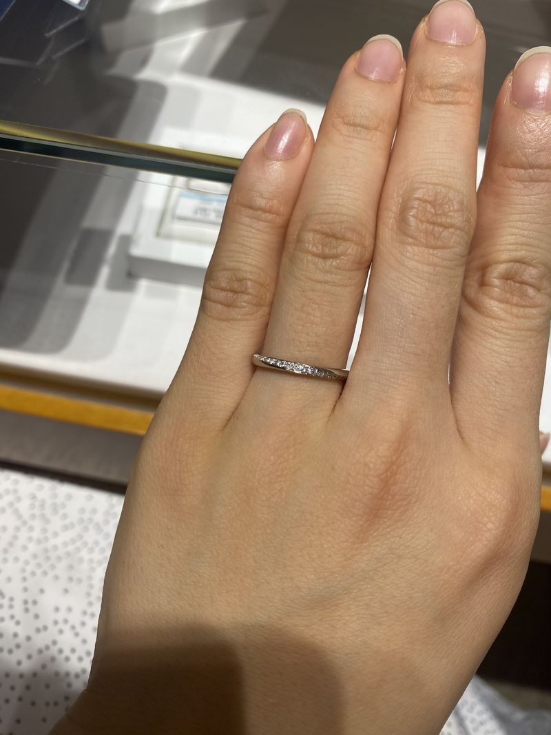 ブーケという1番人気のデザインです。 メレダイヤが20石ついていて