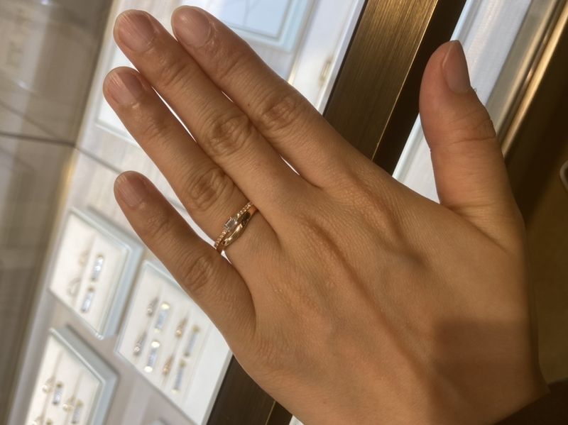 シンプルでなにより肌なじみのいい色味がとても上品で良かったです。指