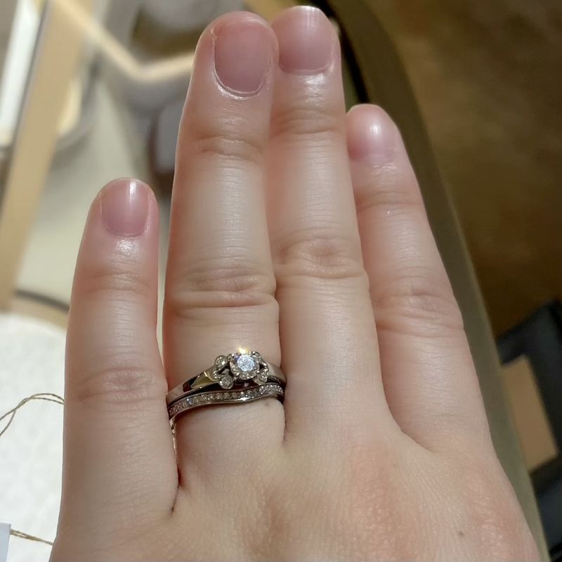 有名なカルティエのバレリーナを試着させてもらいました。バレリーナの